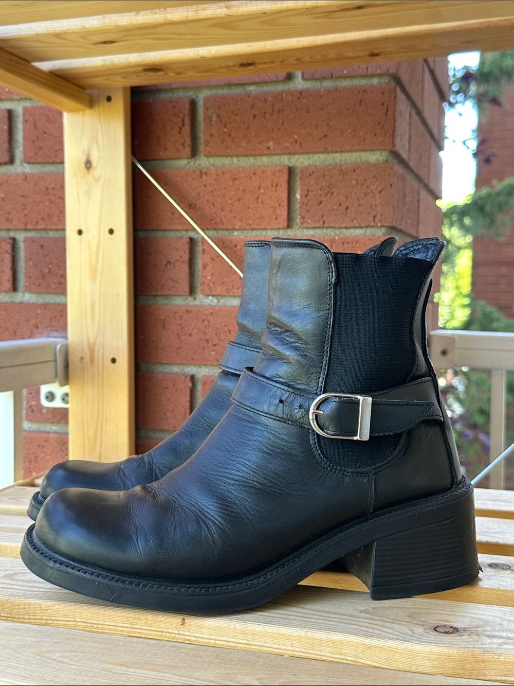 90s chunky leather boots
